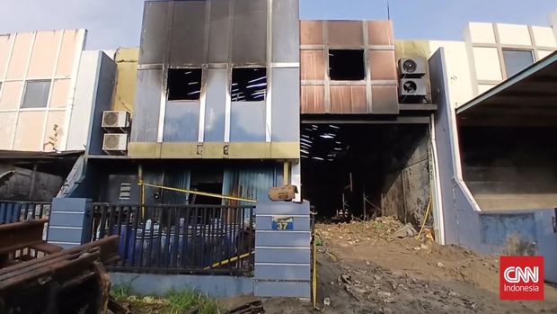 Dinas Lingkungan Hidup (DLH) Kota Tangerang Selatan mengaku tidak menemukan dokumen izin lingkungan milik gudang kimia di kawasan Taman Tekno, Setu, yang terbakar dan diduga menyebabkan pencemaran hingga ke Sungai Cisadane.