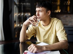 Efek Kurang Minum Tak Cuma Kekurangan Cairan, Juga Ganggu Kesehatan Sendi