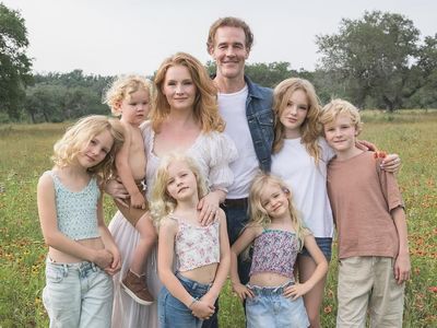James Van Der Beek Meninggal, Ini Kenangan Manis Bersama Istri dan 6 Anak