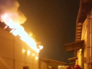 Pabrik Cat di Cikupa Tangerang Kebakaran Besar, Asap Hitam Sempat Membubung