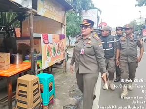Ramai Kedai Bakso Disebut Serobot Trotoar di Jakut, Ini Kata Satpol PP