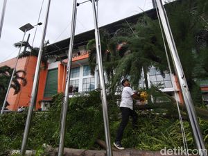 Angin Mengamuk 15 Menit, Fasilitas Pakansari Rusak Parah