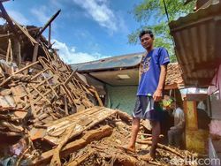 Heroik! Pemuda Majalaya Terjang Banjir 2 Meter Demi Selamatkan Adik