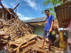 Heroik! Pemuda Majalaya Terjang Banjir 2 Meter Demi Selamatkan Adik
