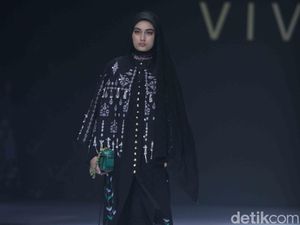 Vivi Zubedi Hadirkan Monogram dan Desain Bold untuk Koleksi Busana Raya 2026