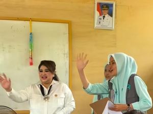 Momen Guru di Sumbar Salah Sebut Kementerian Imigrasi dan Perlengkapan Sekolah