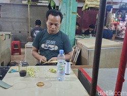 Sisi Lain Pasar Bunga Rawa Belong, Blok C Markas Perajin Bunga Melati