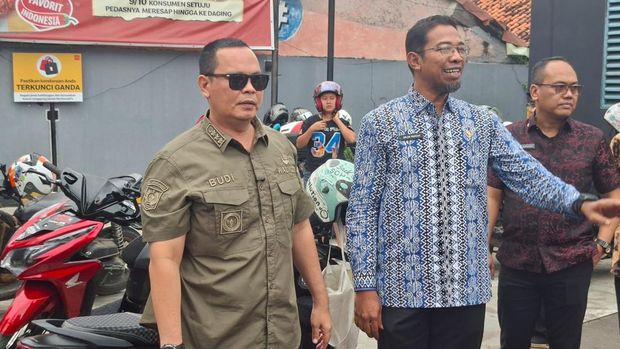 Penertiban kabel optik ilegal di jalan protokol Kota Serang