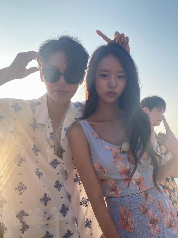 Potret Lim Su Been dan Park Hee Sun/ Foto: instagram.com/0_chabeen Lim Su Been ikut mengunggah potret kebersamaannya bersama Park Hee Sun pada (12/2). Kontestan yang memulai karir sebagai atlet tersebut turut membagikan kesan dan pesan selama acara 'Single's Inferno 5'.