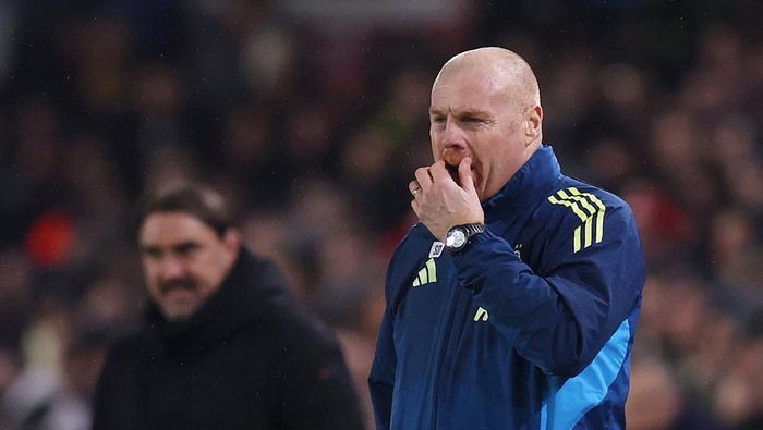 LEEDS, ENGLAND - FEBRUARY 06: Sean Dyche, Manager of Nottingham Forest, looks dejected during the Premier League match between Leeds United and Nottingham Forest at Elland Road on February 06, 2026 in Leeds, England. (Photo by George Wood/Getty Image