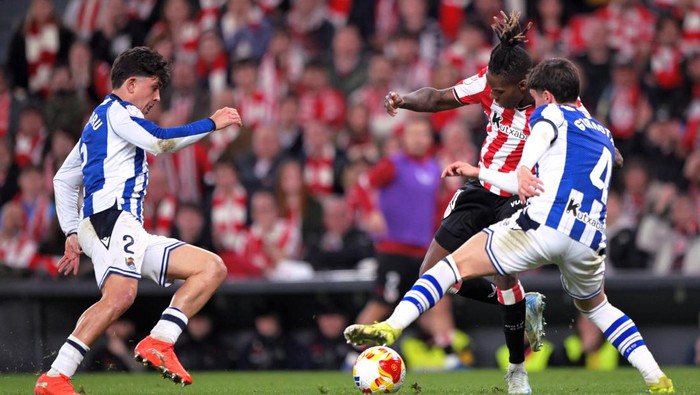 BILBAO, SPAIN - FEBRUARY 11: (L-R) Jon Aramburu of Real Sociedad, Jon Gorrotxategi of Real Sociedad, Nico Williams of Athletic Club Bilbao  during the Spanish Copa del Rey  match between Athletic de Bilbao v Real Sociedad at the San Mames Stadium on 