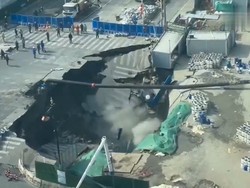 Video: Detik-detik Munculnya Sinkhole di Shanghai