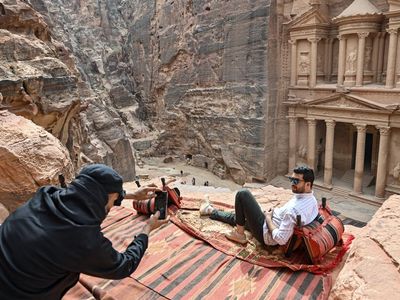 Terpikat Kota Batu Petra yang Jadi Keajaiban Dunia