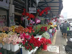 Valentine Bikin Toko Bunga di Denpasar Kebanjiran Order, Harga Mawar Melonjak