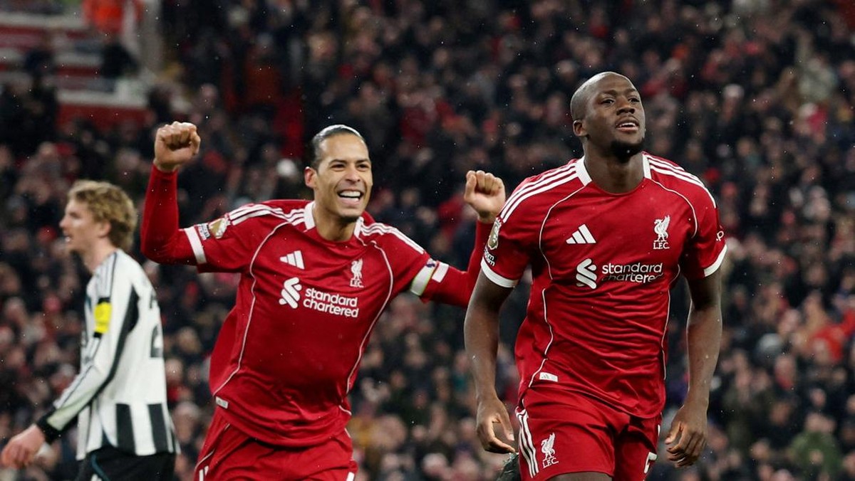 Virgil van Dijk berharap Ibrahima Konate bertahan di Liverpool musim depan. (Foto: REUTERS/Phil Noble)