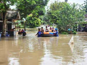 Desa Glundengan Jember Terendam Banjir, Air Capai Dada Orang Dewasa