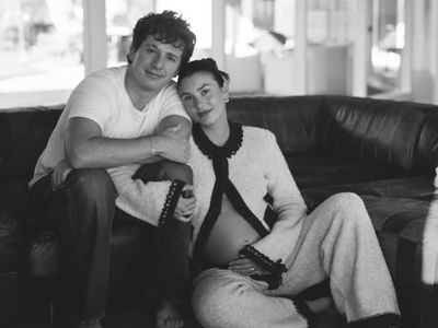 Potret Istri Charlie Puth, Brooke Sansone Perlihatkan Baby Bump