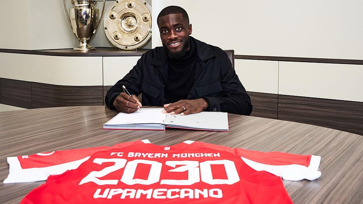 Dayot Upamecano perpanjang kontrak di Bayern Munich sampai 2030. (FC Bayern via Getty Images/S. Mellar)