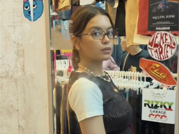 POV Temani Eva Celia Thrifting di Pasar Senen