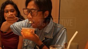 Seru! Fajar Sad Boy Ngevlog Saat Kulineran hingga Piknik