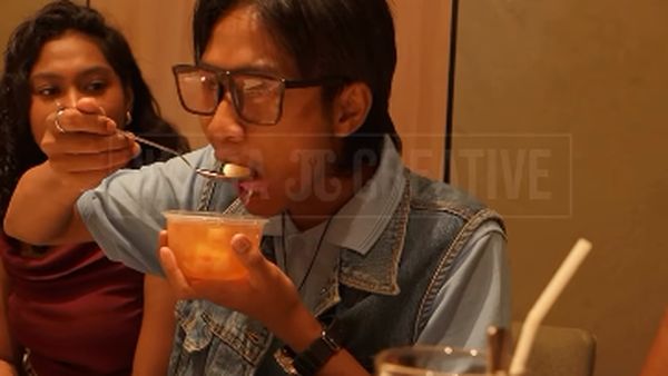 Seru! Fajar Sad Boy Ngevlog Saat Kulineran hingga Piknik