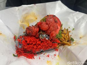 Lezatnya Nasi Kerabu Lemak Bakar dengan Ayam Merah di Restoran Atta Halilintar