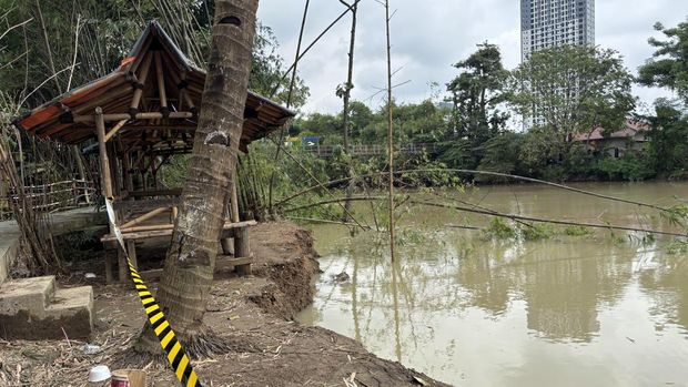 Longsor di kawasan wisata Hutan Bambu Bekasi (Rachma/detikcom)