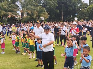 Mendikdasmen Disambut Senam Anak Indonesia Hebat di Taman Kota Singaraja