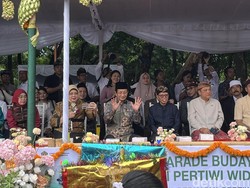 Menag Soroti Krisis Moral saat Nonton Parade Budaya Widyalaya di Denpasar