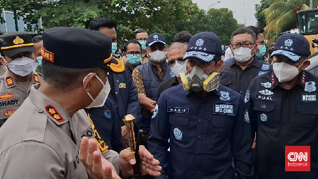 Menteri Lingkungan Hidup (LH) Hanif Faisol Nurofiq telah menyiapkan sanksi tegas terkait pencemaran di Sungai Cisadane, dampak kebakaran PT Biotek Saranatama di Tangerang Selatan.