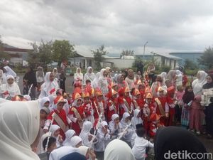 Sekolah Lintas Iman Turut Meriahkan Pawai Taaruf Ramadhan di Flores Timur