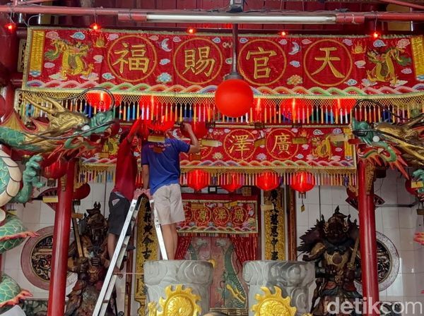 Melihat Klenteng Cokro Surabaya Sambut Imlek 2577 Kongzili