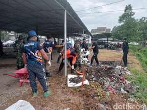 Sinergi TNI-Polri Gelar Aksi Bersih Sampah Serentak di Pamekasan