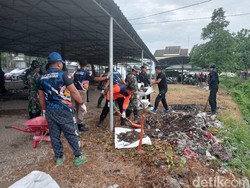 Sinergi TNI-Polri Gelar Aksi Bersih Sampah Serentak di Pamekasan