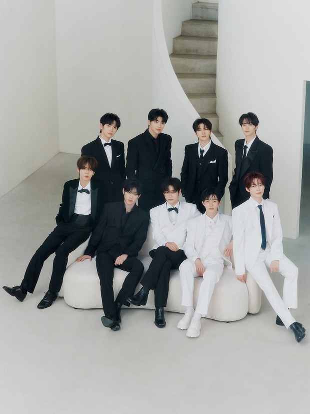 ZEROBASEONE akan mempertahankan formasi utuh grup hingga mereka merampungkan tur konser 'Here & Now'.