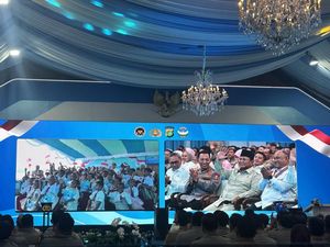 Momen Siswa SD di Papua Barat Tagih MBG Langsung ke Prabowo