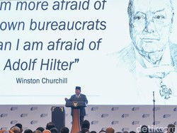 Canda Prabowo Lebih Takut Birokrat Ketimbang Kuntilanak