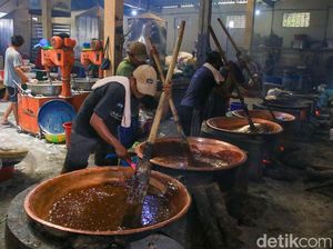 Kue Keranjang Jadi Rebutan Jelang Imlek