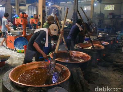 Kue Keranjang Jadi Rebutan Jelang Imlek