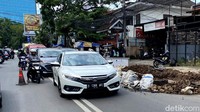 Galian Kabel Bikin Jalan Gatsu Nyars Lumpuh, Pengendara Mengeluh