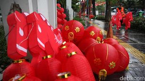 Sambut Imlek, Seputaran Lapangan Banteng Bersolek Lampion