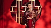 7 Foto Sarwendah Pemotretan Imlek 2026, Tampil Anggun Serba Merah