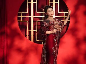 7 Foto Sarwendah Pemotretan Imlek 2026, Tampil Anggun Serba Merah