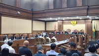 8 Terdakwa Kasus Korupsi Minyak Mentah Dituntut 14-16 Tahun Bui