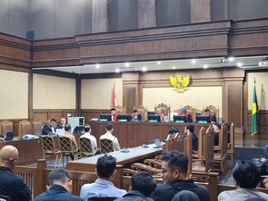 8 Terdakwa Kasus Korupsi Minyak Mentah Dituntut 14-16 Tahun Bui