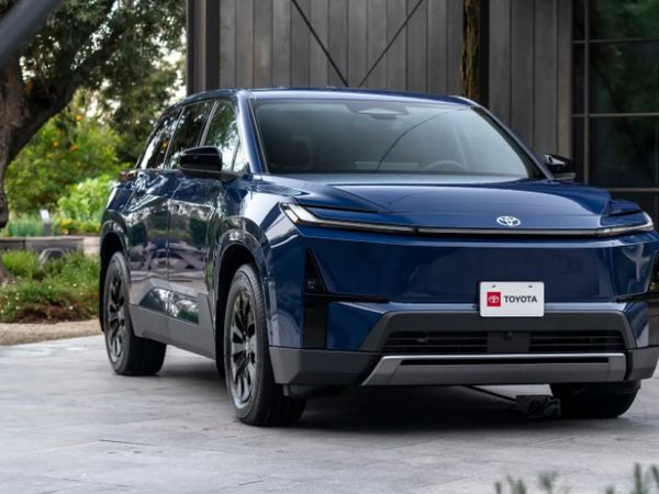 Tampang Mobil Listrik Terbaru Toyota yang Punya Jarak Tempuh 515 Km