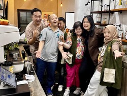 Kedai Kopi di Bandung Ini Berdayakan Barista Down Syndrome