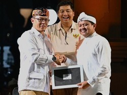 Bupati Sumedang Resmi Gabung Gerindra-Dapat KTA, Sekjen Sugiono Beri Pesan Ini