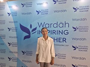 Kisah Inspiratif Guru Adelfiana, 11 Tahun Jadi Guru Honorer Demi Siswa di NTT