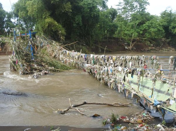 Jembatan Cinta di Jember Putus Diterjang Banjir